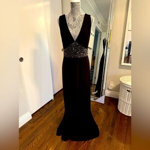 Gorgeous elegant evening gown in black made by JS Boutique Women-size 18W.